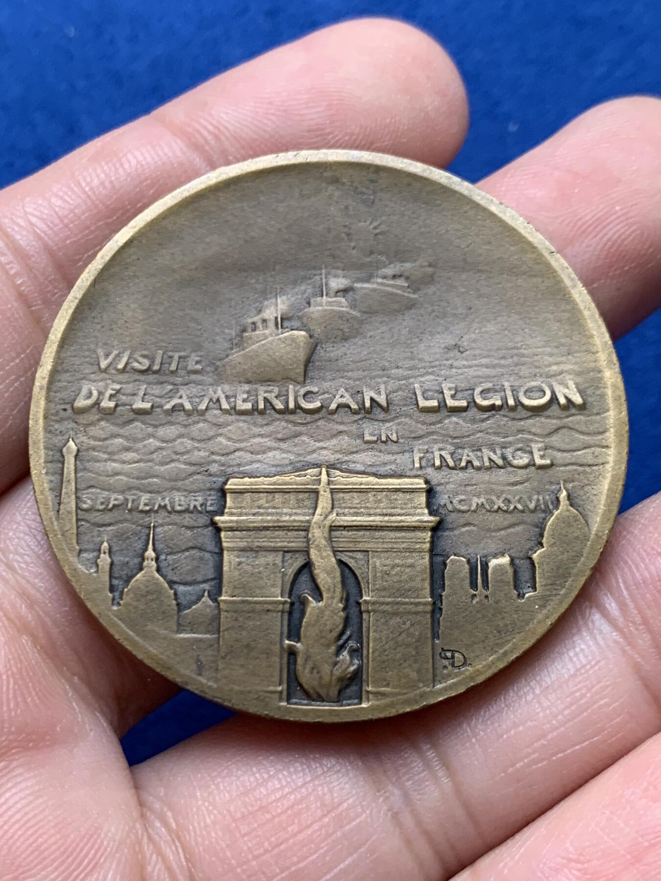 《竞宝斋》第440场 周日，周一，周二 3场连拍 （全场包邮） 美国一战老兵访问法国大铜章 原盒 直径44.2mm 重量39.45g