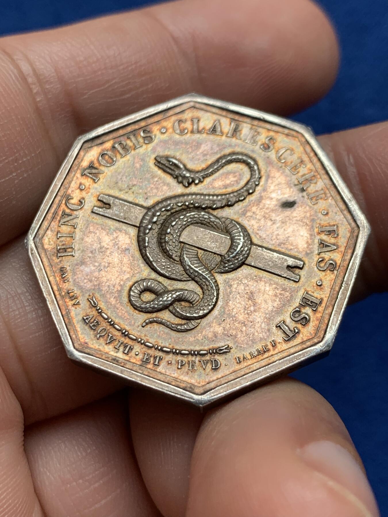 《竞宝斋》第440场 周日，周一，周二 3场连拍 （全场包邮） 法国八角银章，特雷武公证人，17.7g，31.8mm，丰饶角边铭