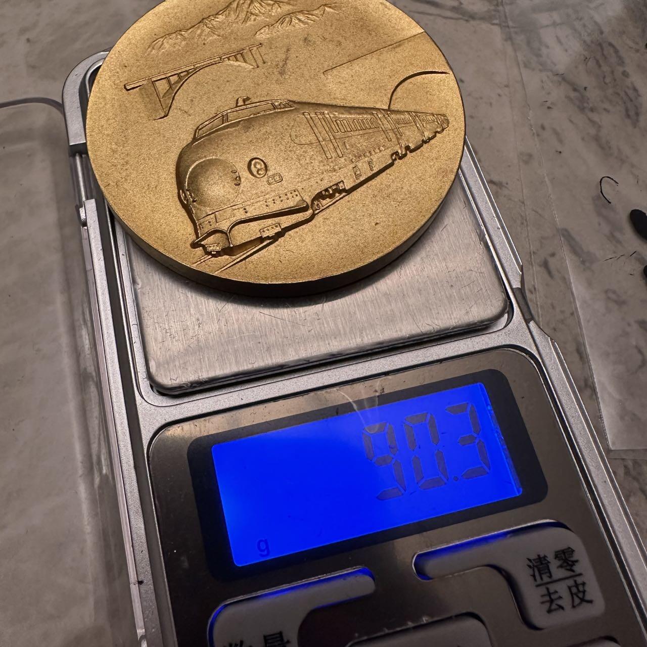 蒂克钱币-第48场日本章牌专场 日本 上越新干线通车纪念镀金章  55mm 90g