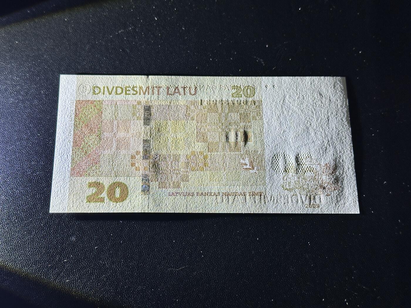 《外钞收藏家》第五百八十六期（品种丰富、精品多）（本平台长期征集拍品、欢迎藏友们联系合作） 2009年拉脱维亚20 A冠 全新UNC