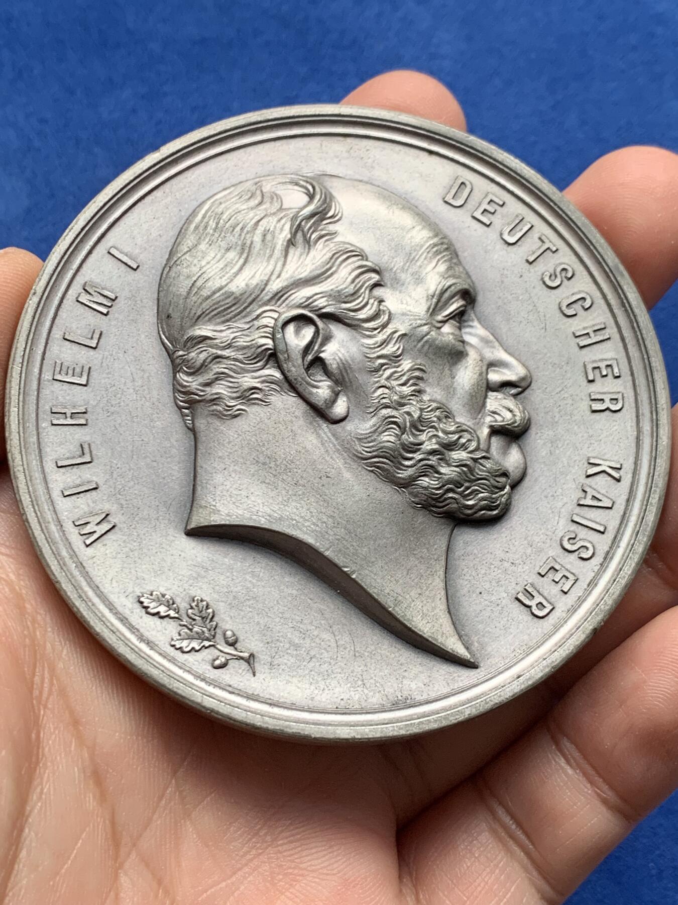 《竞宝斋》第440场 周日，周一，周二 3场连拍 （全场包邮） 普鲁士1897德皇百年纪念章 原盒 直径74.5mm 重量137.5g