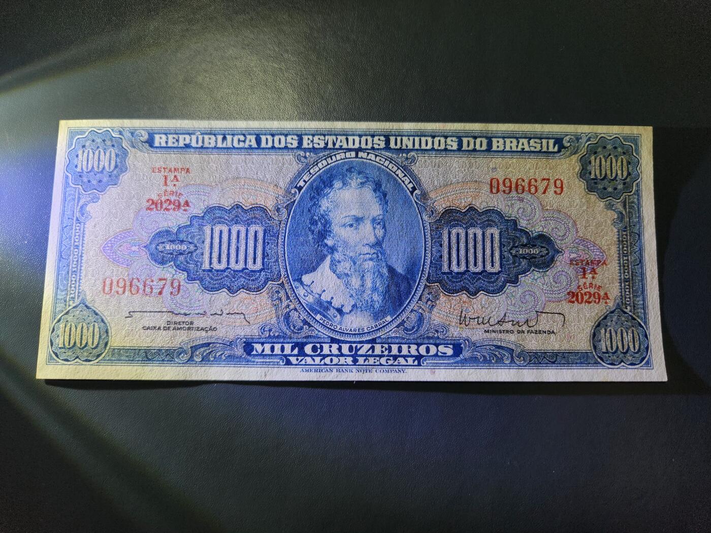 11月21号晚上8点 外国纸币自动截拍第61场 巴西1962年1000克鲁塞罗 蓝色 签名11 近新