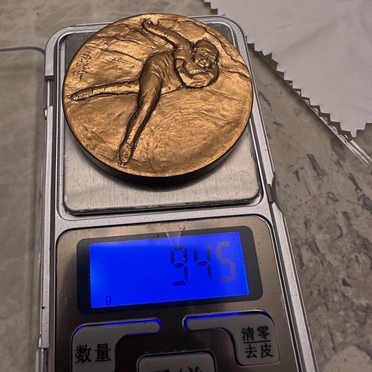 蒂克钱币-第48场日本章牌专场 日本造币局制 1972年札幌冬奥会铜章 50mm 94g