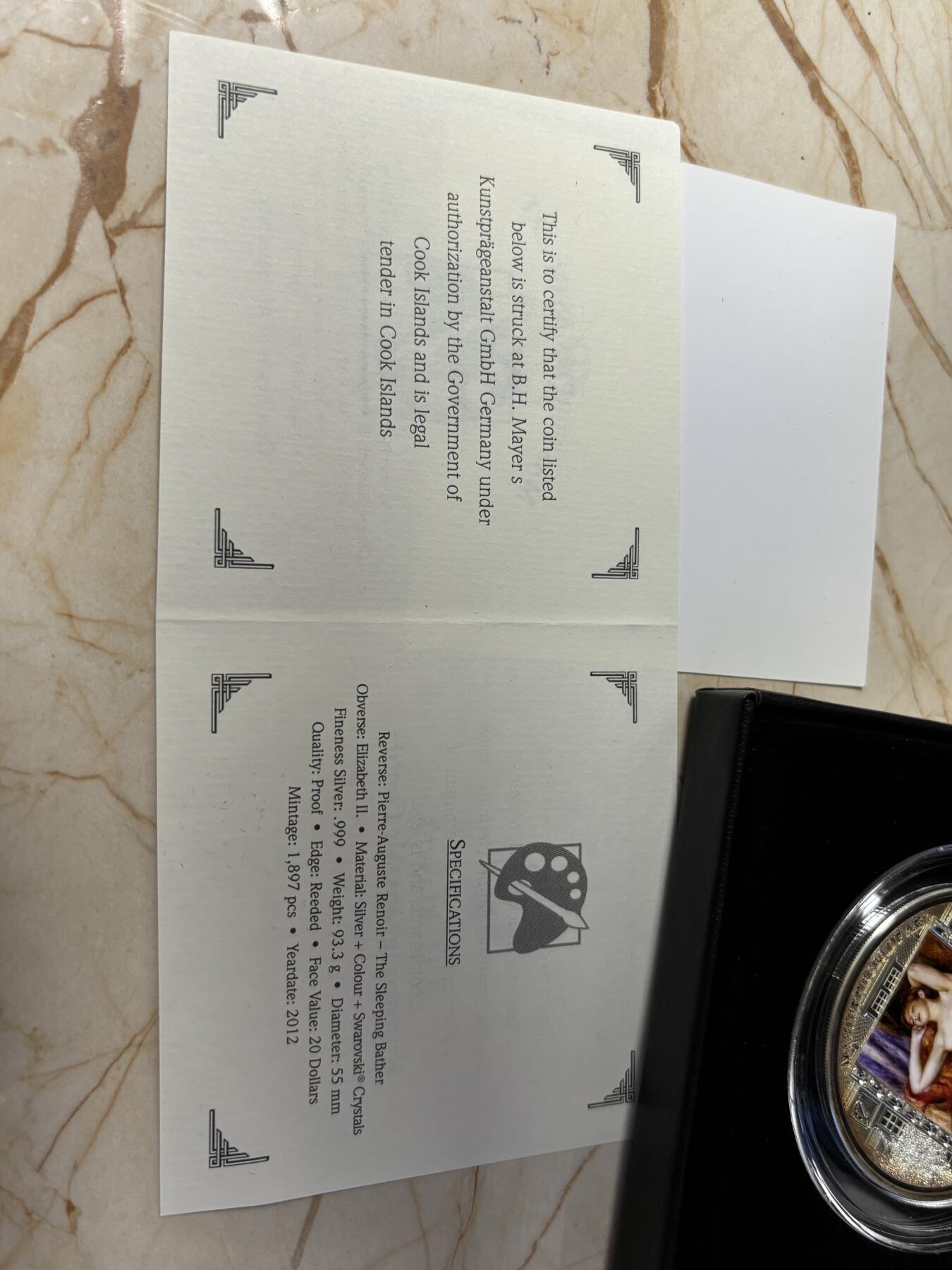 第182期拍卖 2012年库克20元镶水晶彩色精制银币 杰作系列-睡着的浴女（雷诺阿） 3盎司999银 盒证全，有氧化，国外售价在500美金左右，外盒有破