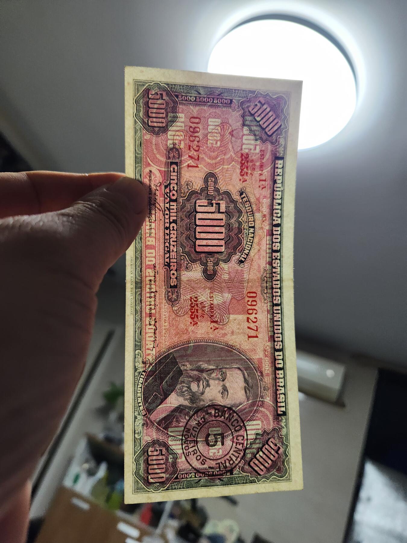 11月21号晚上8点 外国纸币自动截拍第61场 巴西1966年5克鲁塞罗 5000改值版 近新极美品