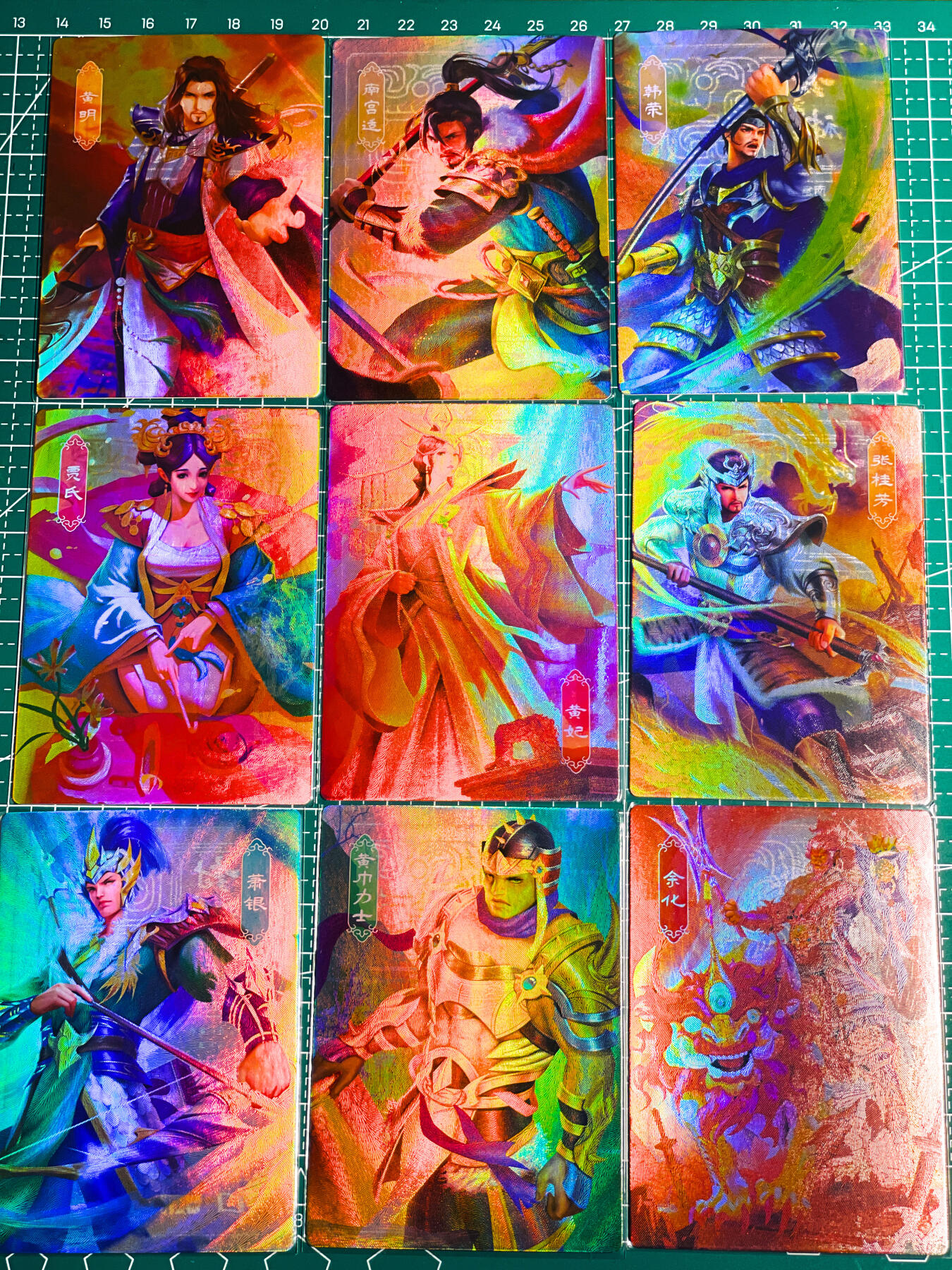 显眼宝36期 11月14日晚22:00截拍 佣金1起 可寄存～ 一间卡 封神  40套卡+1盘古+6神器 总计 47张 很好看 折光彩闪  63* 88