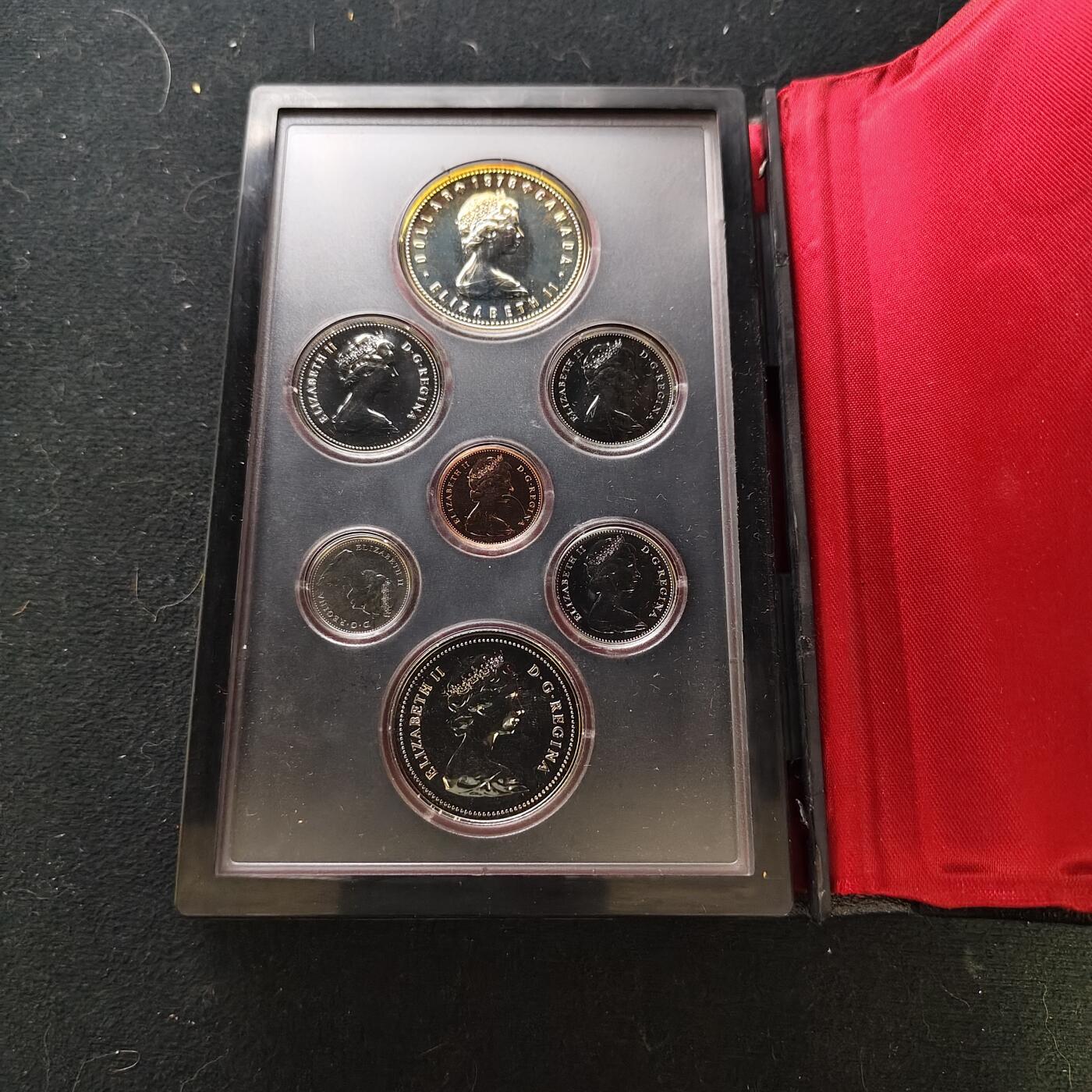 【全场包邮】纯粹捡漏拍479场（免费代拍第16场） 加拿大1978年官方封装SPECIMEN SET套币-含埃德蒙顿英联邦运动会（36毫米23.3克）纪念银币