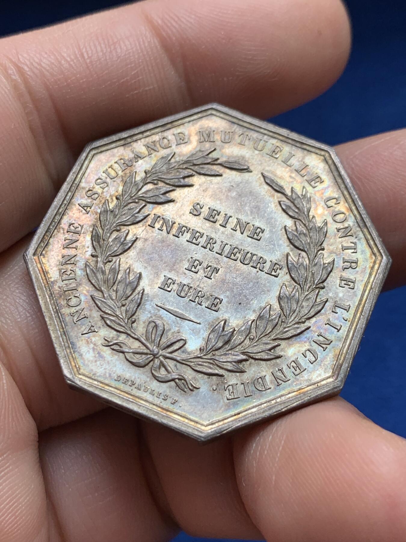 《竞宝斋》第440场 周日，周一，周二 3场连拍 （全场包邮） 法国塞纳河下游与欧洲原消防互助保险八角银章，36.2MM，22.92克，蜜蜂边铭，凤凰涅盘非常好看