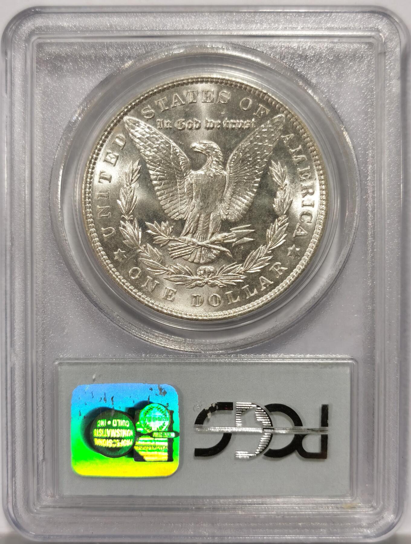 博洋堂藏家专场系列之美国钱币白金之夜专场暨第148期（全场包邮） PCGS MS65 美国1903 摩根 老盒 严评 此年绝大多数银币一出厂便直接入库 在《皮特曼法案》的大规模熔毁中 因遵循“后进先出”原则 这些最新入库的1903年银元首当其冲 超过95%的产量在原封币袋中就被销毁 因此这个本应常见的年份 其未流通品相意外地变得极其稀有和珍贵 此枚麦稀奇所见最高分 品相极佳 十字转光 收藏好品