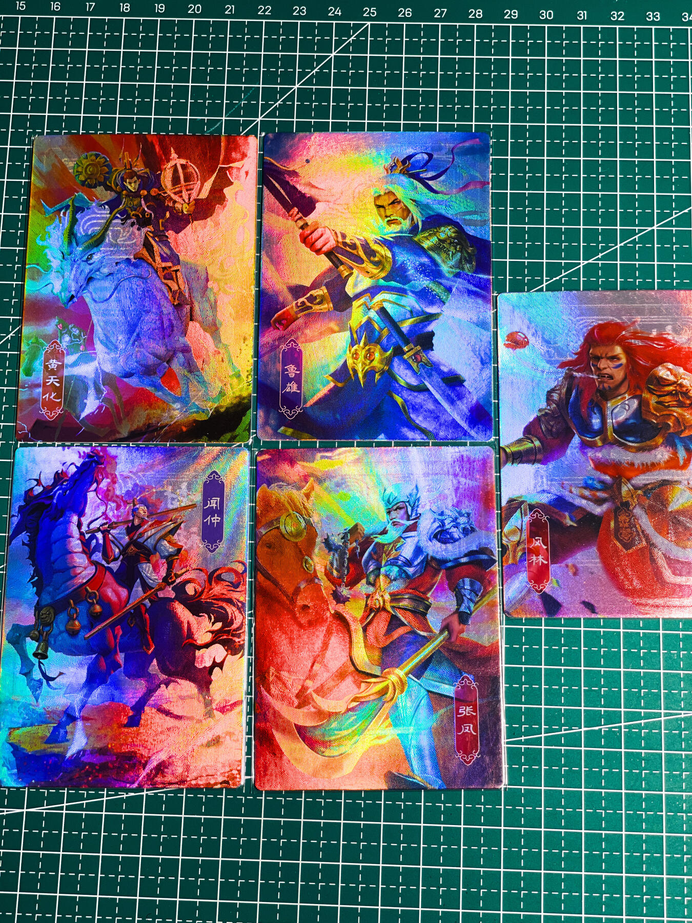 显眼宝36期 11月14日晚22:00截拍 佣金1起 可寄存～ 一间卡 封神  40套卡+1盘古+6神器 总计 47张 很好看 折光彩闪  63* 88