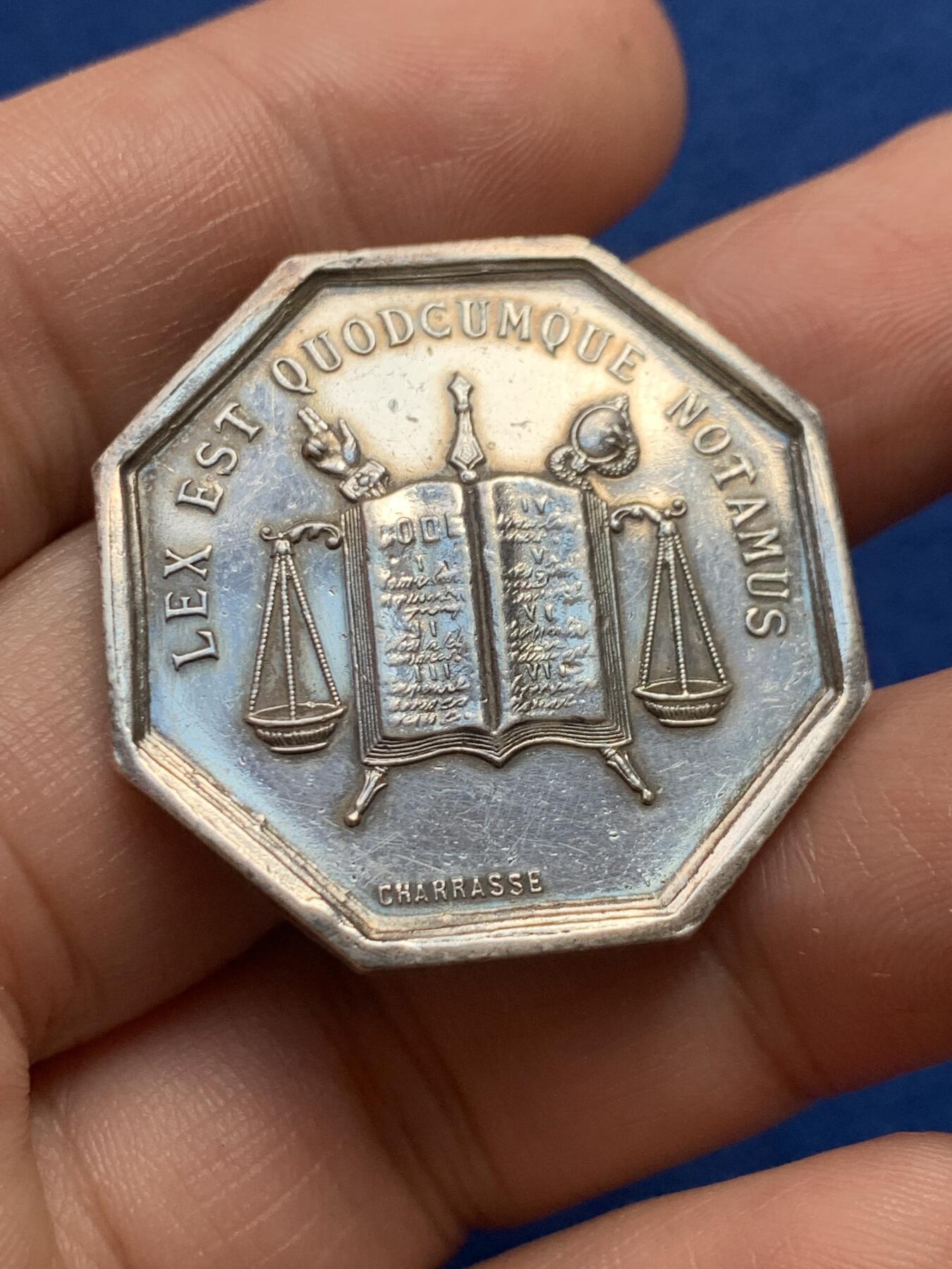 《竞宝斋》第440场 周日，周一，周二 3场连拍 （全场包邮） 法国里昂公证人八角银质代币，14.66g，33.1mm，蜜蜂边铭