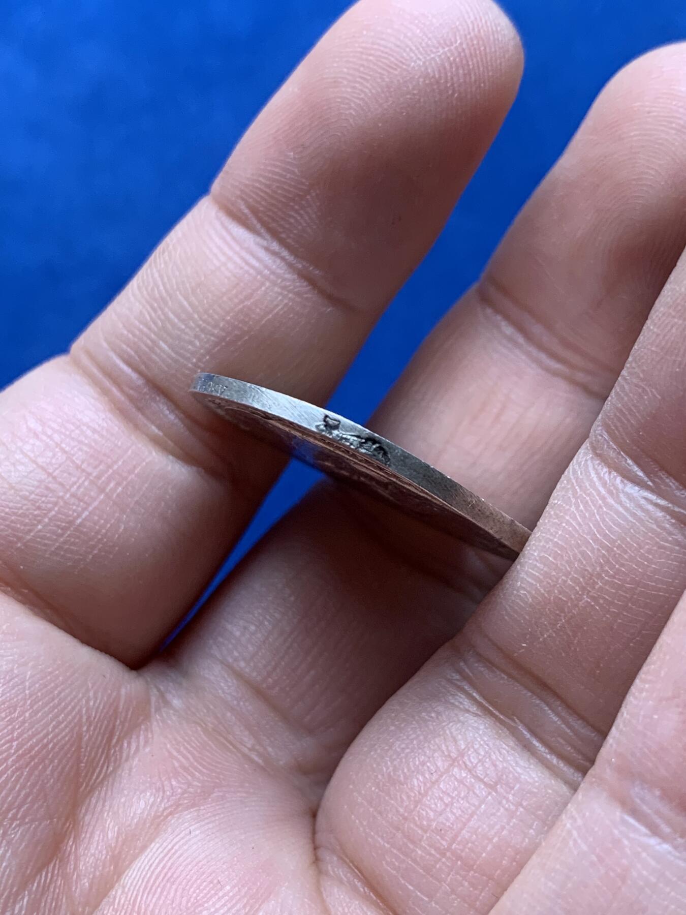 《竞宝斋》第440场 周日，周一，周二 3场连拍 （全场包邮） 法国结婚纪念银章 未刻字 27.9mm 8.15g 边缘有处理痕迹