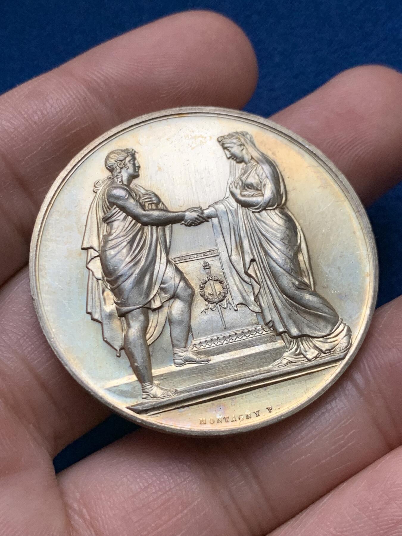 《竞宝斋》第440场 周日，周一，周二 3场连拍 （全场包邮） 法国婚姻与爱情纪念镀金银章，31.92g，41.3mm，蜜蜂边铭