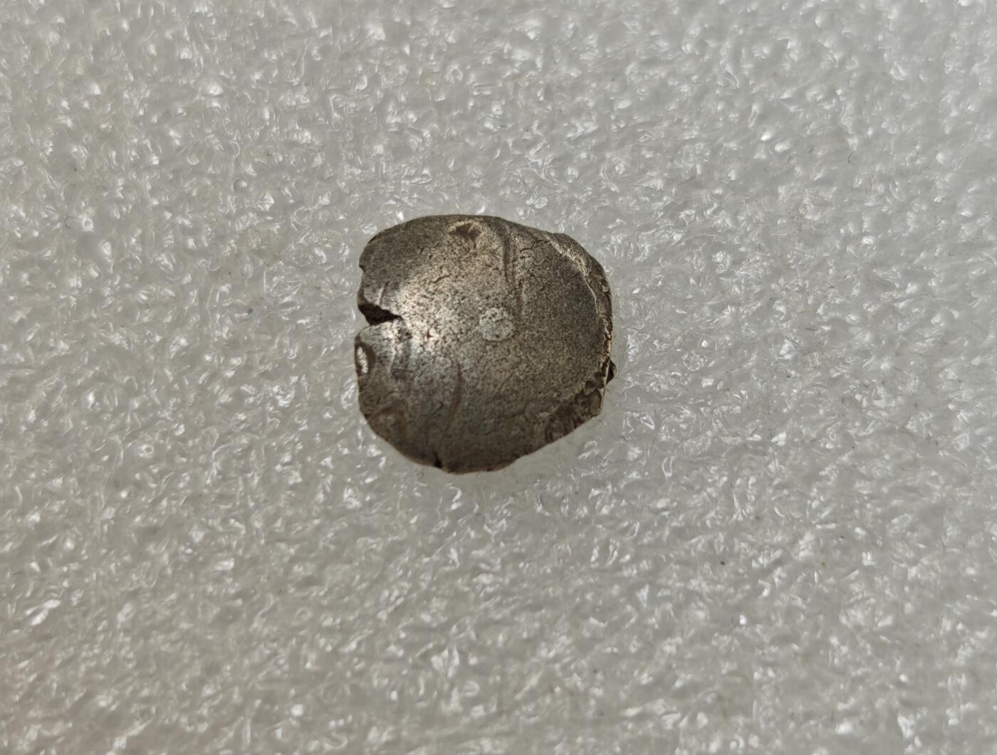 瓶子🏺第217期拍卖会  公元前5世纪犍陀罗六臂金刚杵图案打制银币  1/4萨塔玛银币