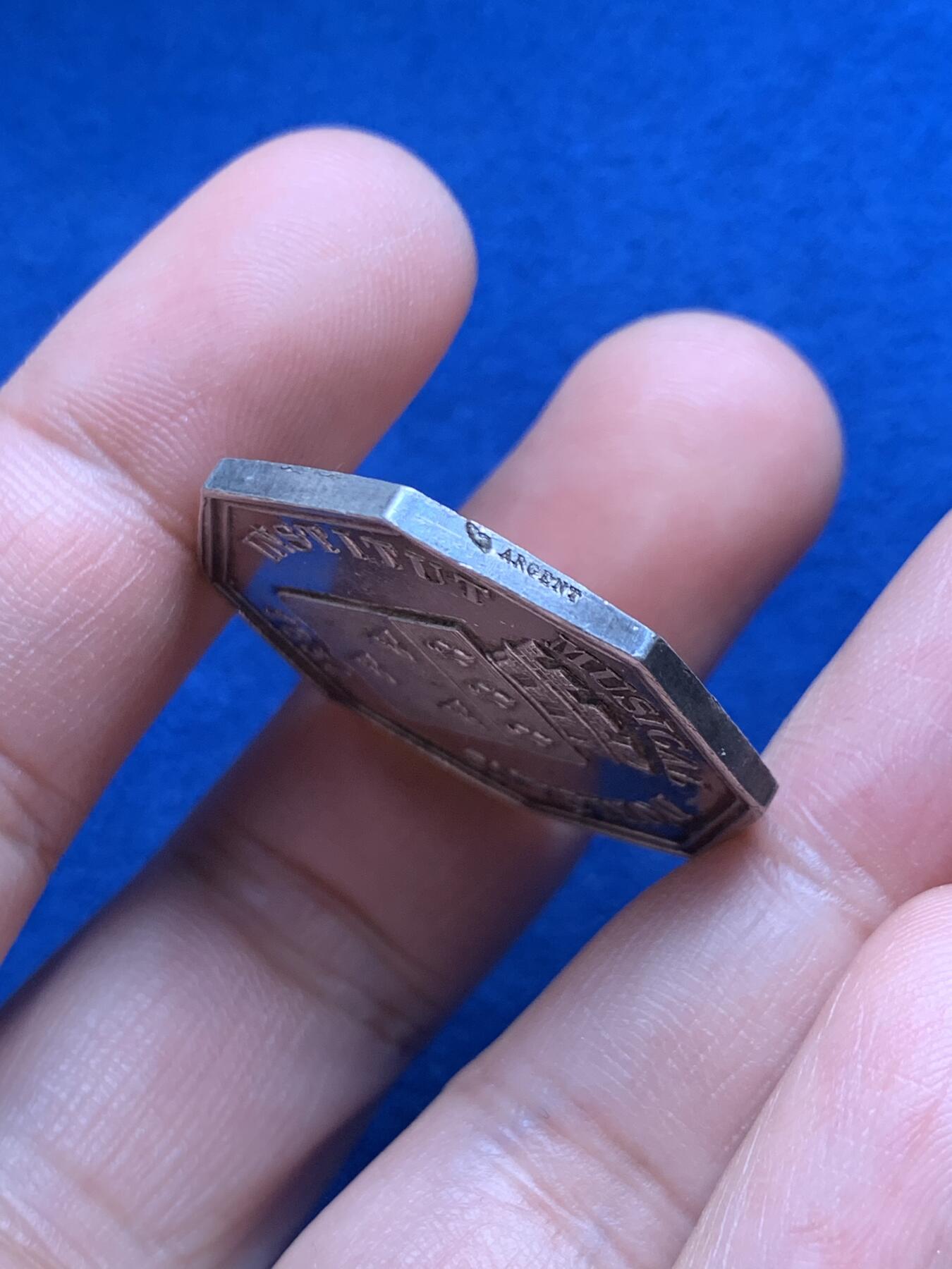 《竞宝斋》第440场 周日，周一，周二 3场连拍 （全场包邮） 法国奥尔良音乐学院八角银质代币，13.52g，30.8mm，丰饶角边铭