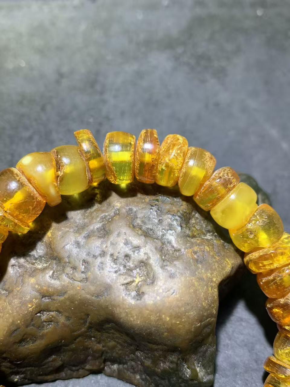 天然原矿俄料蜜蜡原皮随形手串1条！