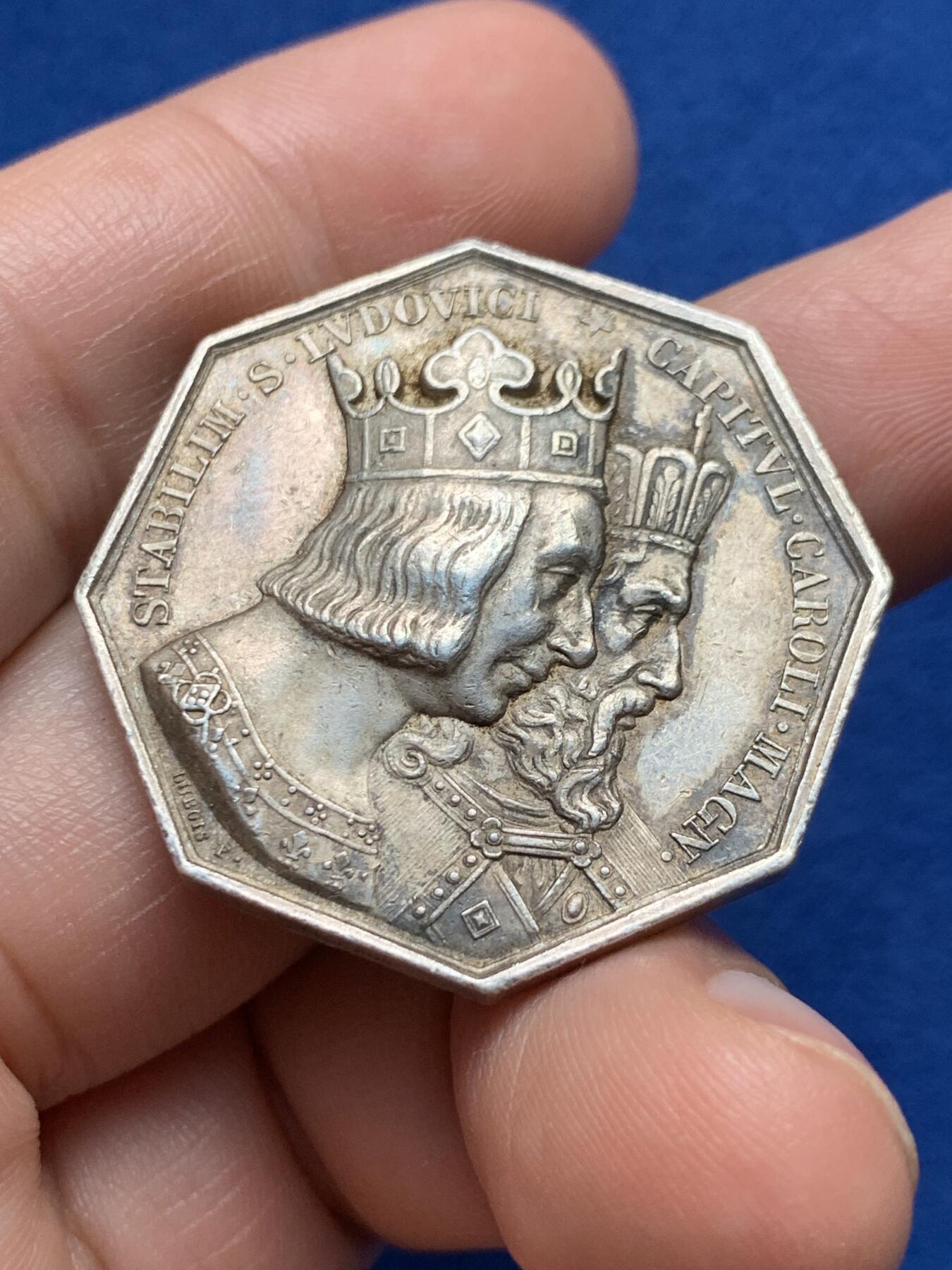 《竞宝斋》第440场 周日，周一，周二 3场连拍 （全场包邮） 法国勒阿弗尔公证人八角银质jeton，圣路易与查理曼，20.85g，33.8mm，手指边铭