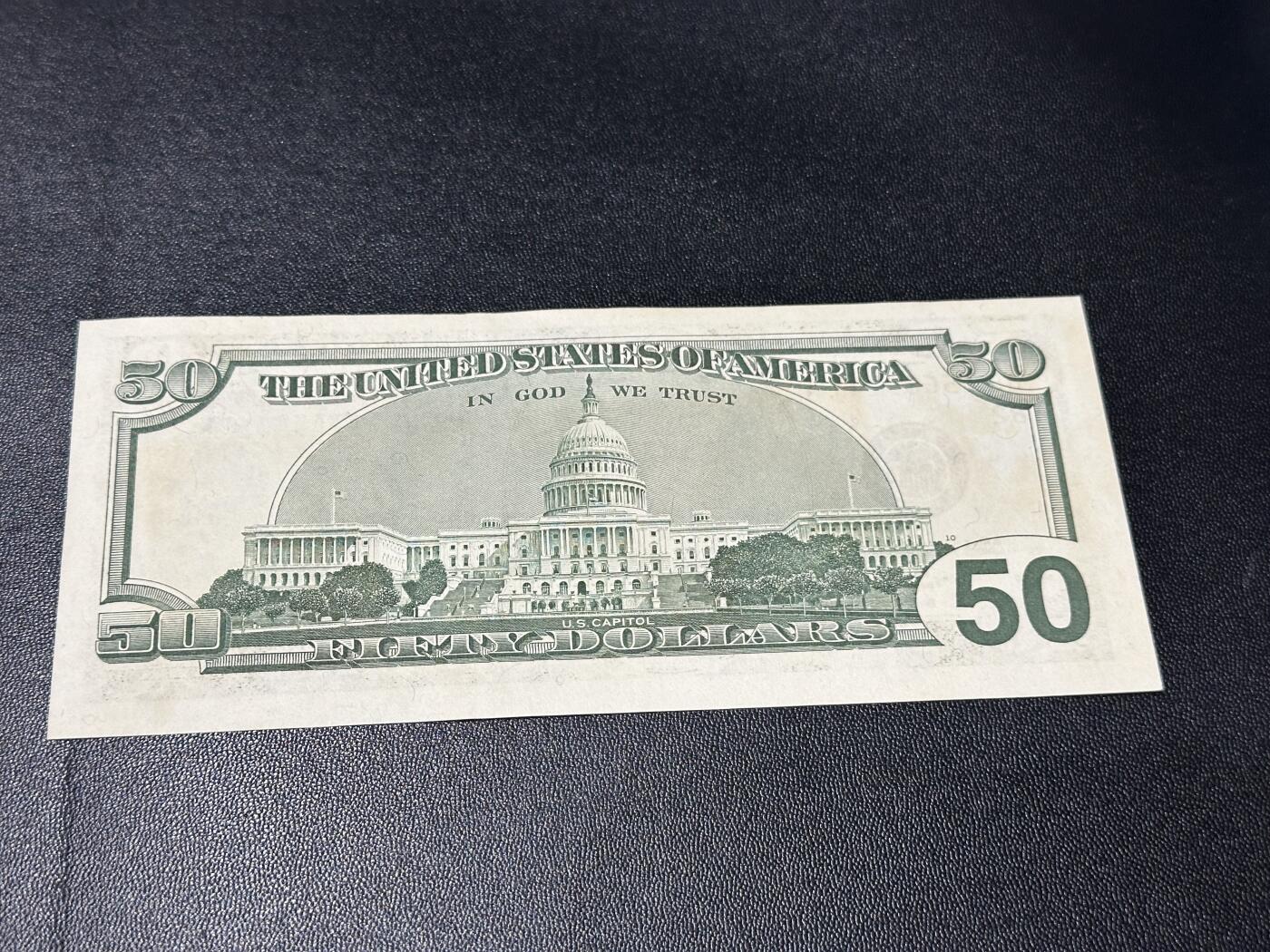 《外钞收藏家》第五百八十六期（品种丰富、精品多）（本平台长期征集拍品、欢迎藏友们联系合作） 2001年美国大头版50美元 UNC-