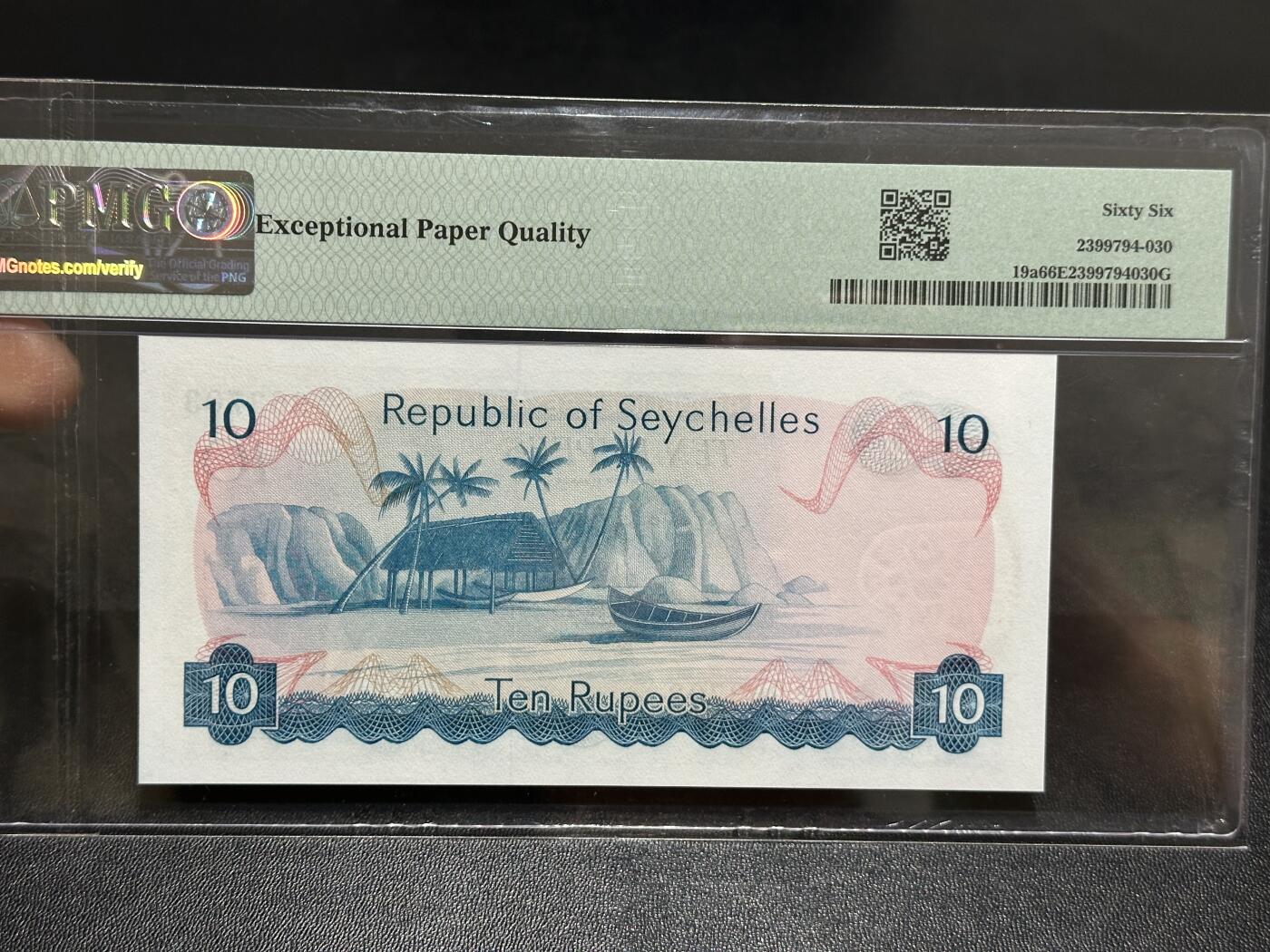 《外钞收藏家》第五百八十六期（品种丰富、精品多）（本平台长期征集拍品、欢迎藏友们联系合作） 1976年塞舌尔10卢比 PMG66 A/1冠 精美风景票面