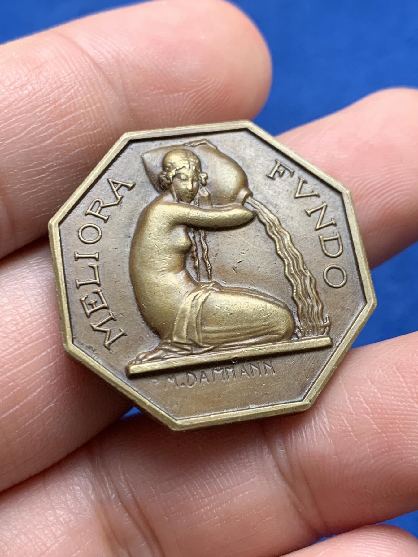 《竞宝斋》第440场 周日，周一，周二 3场连拍 （全场包邮） 法国JETON铜质八角，塞扎娜储蓄银行，直径30毫米，克重13.67，边铭：丰饶角