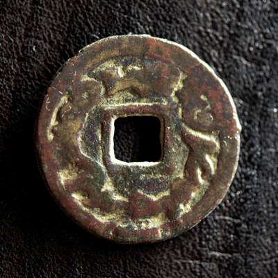 【良泉】第41期【自动场】11月27日晚19.30点开拍！86组，西方古代钱币专场 - 公元8世纪【粟特】突骑施方孔铜币，3.88克