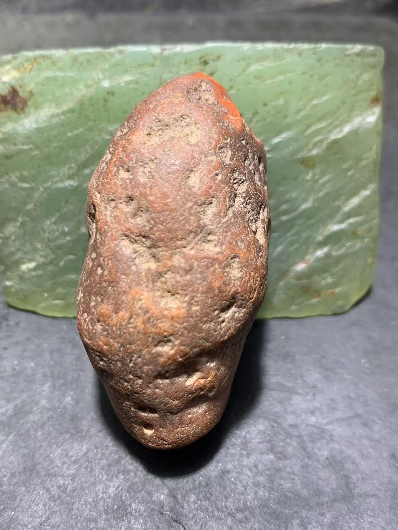 精美冰飘红皮开窗料红白南红玛瑙原石一颗，