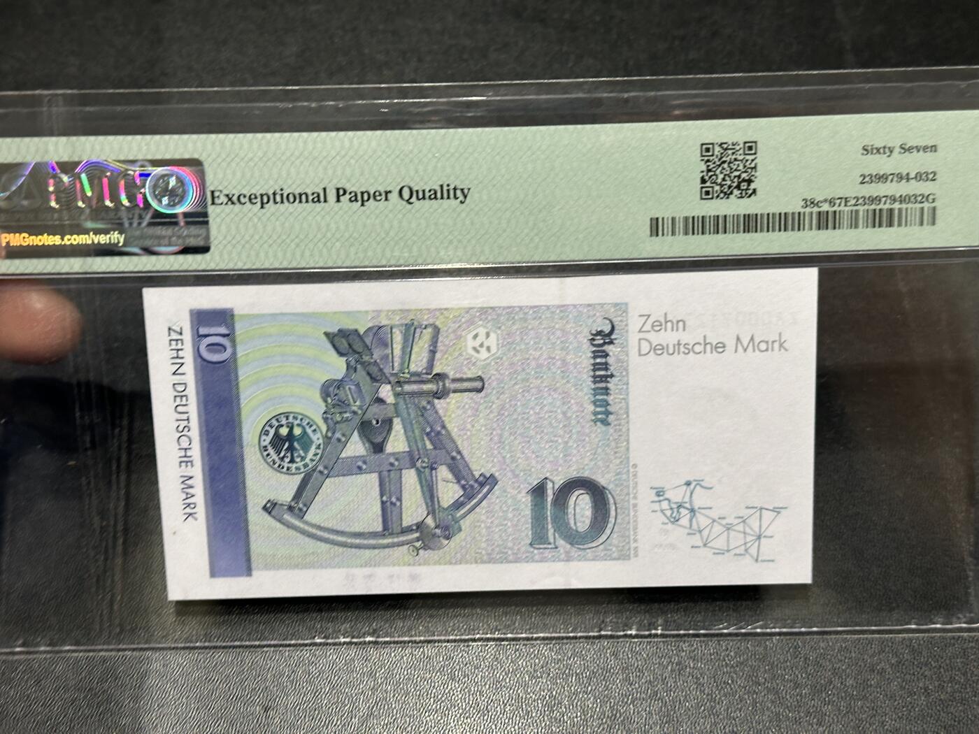 《外钞收藏家》第五百八十六期（品种丰富、精品多）（本平台长期征集拍品、欢迎藏友们联系合作） 1993年德国末版10马克 补号 PMG67 千位号