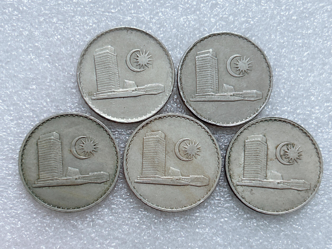 第一海外回流一元起拍收藏 散集专场  第269期 马来西亚大厦版50分硬币 5枚