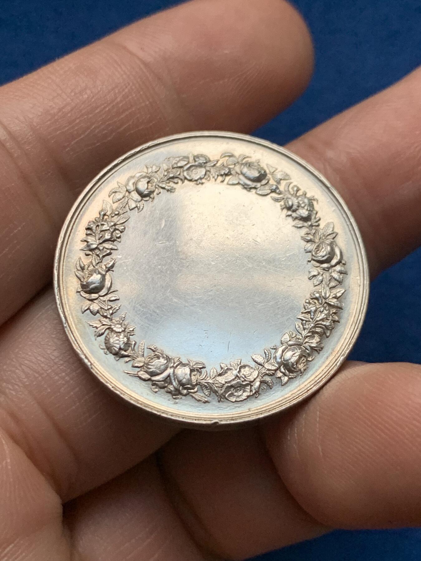 《竞宝斋》第440场 周日，周一，周二 3场连拍 （全场包邮） 法国结婚纪念银章 未刻字 31.5mm 14g 稀少烟斗边铭