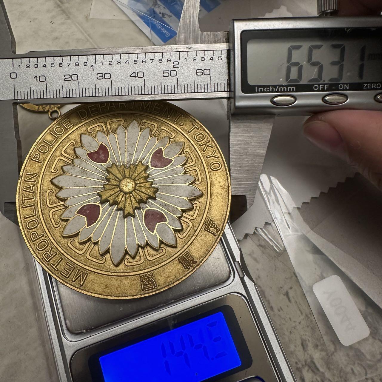 蒂克钱币-第48场日本章牌专场 日本警视厅 警视总监 镀金章 65mm 142g 绒布盒