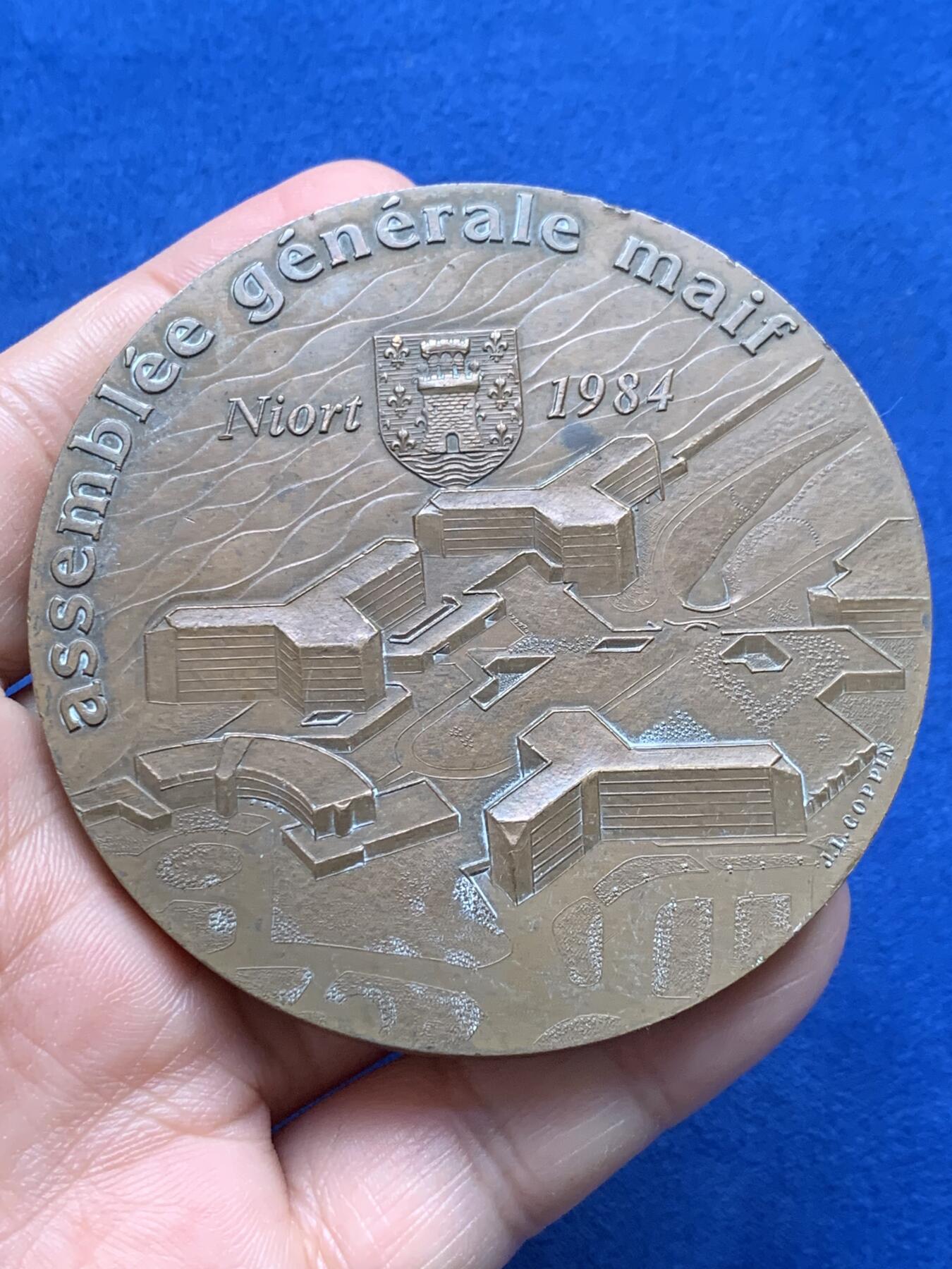 《竞宝斋》第440场 周日，周一，周二 3场连拍 （全场包邮） 法国MAIF互助保险公司大铜章 直径71.7mm 重量220.7g 1984 丰饶角铜标