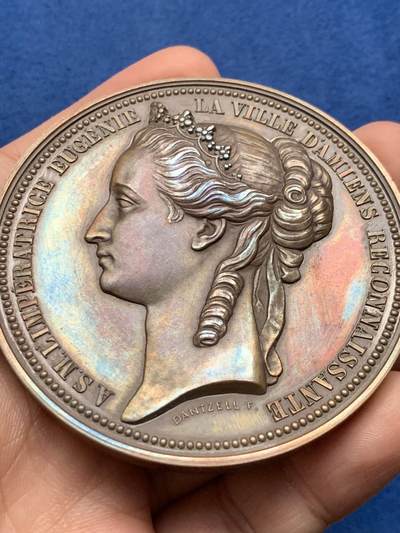 《竞宝斋》第440场 周日，周一，周二 3场连拍 （全场包邮） - 法国欧仁妮皇后访问亚眠霍乱疫区大铜章，带原盒，165.3g，69mm，蜜蜂边铭