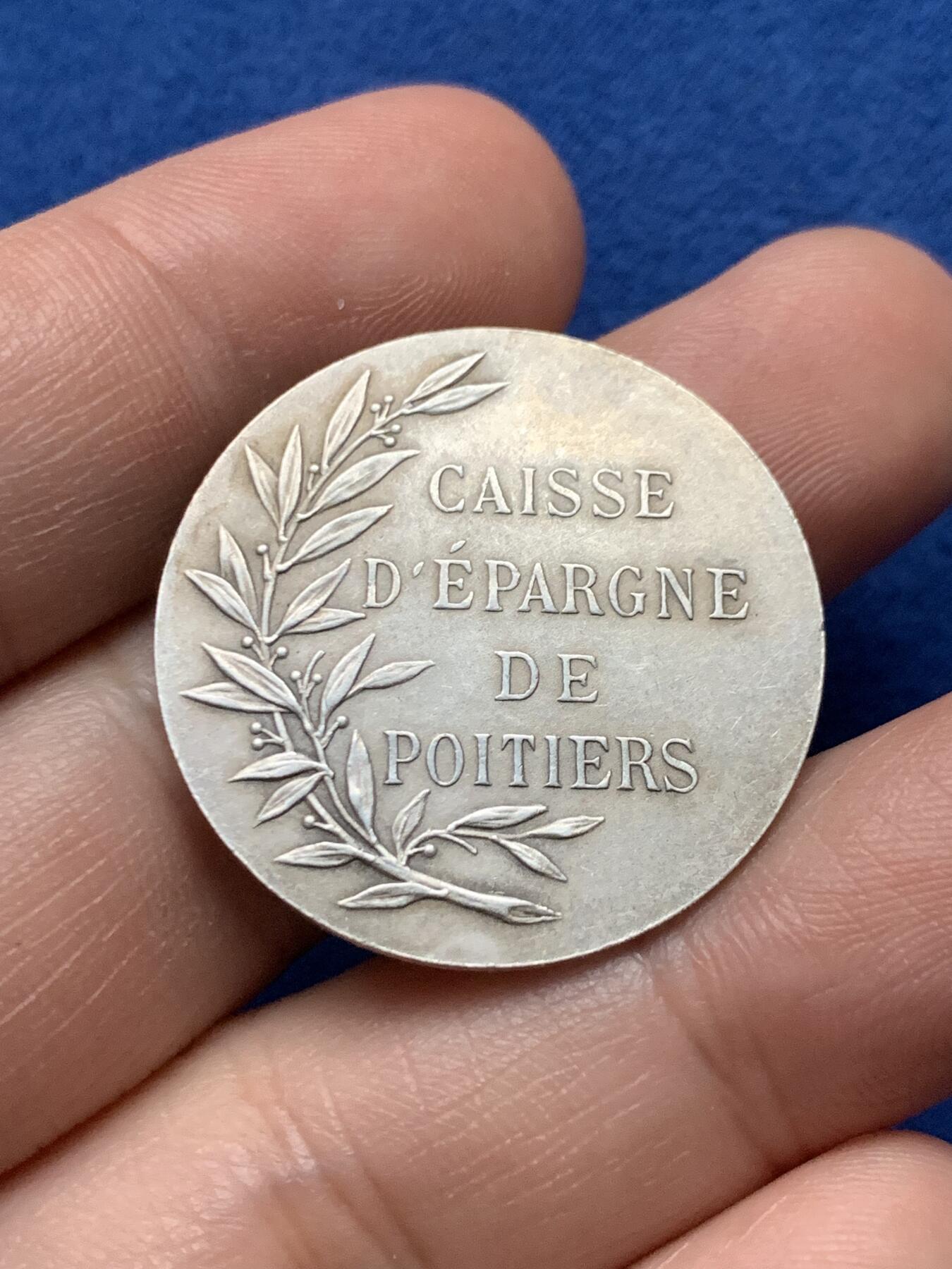 《竞宝斋》第440场 周日，周一，周二 3场连拍 （全场包邮） 法国普瓦捷储蓄银行银质代币，海妖在澡盆里，11.1g，30mm，丰饶角1argent边铭