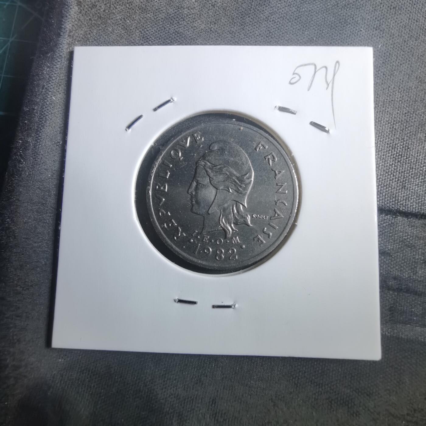 沼泽如烟--第907场 法属波利尼西亚1982年10法郎