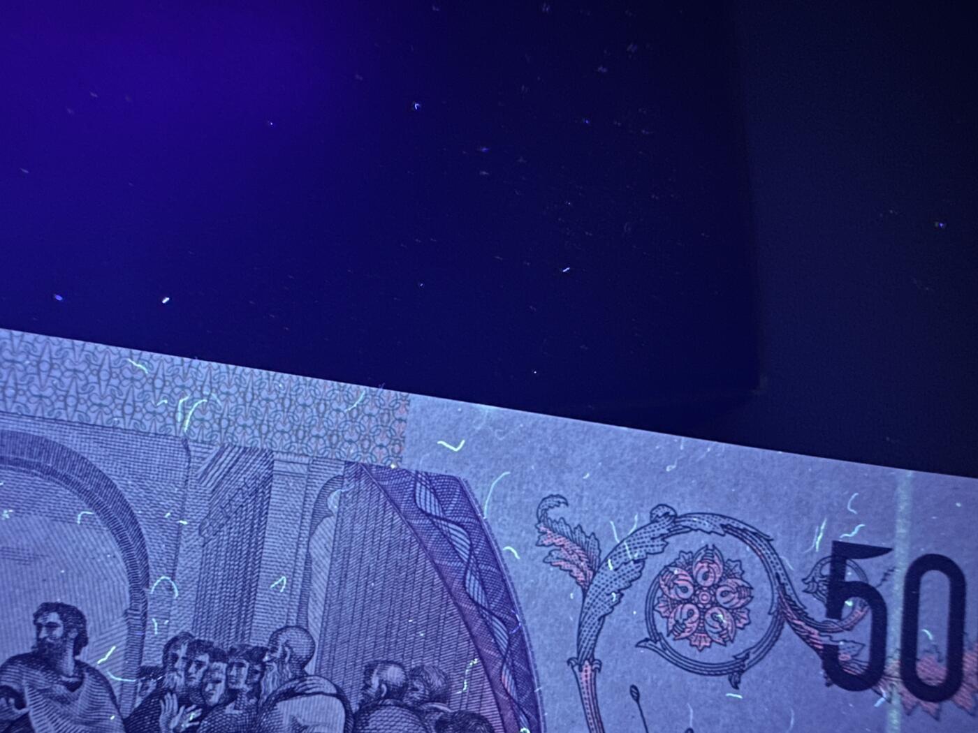 《外钞收藏家》第五百八十六期（品种丰富、精品多）（本平台长期征集拍品、欢迎藏友们联系合作） 1997年意大利50万里拉 拉斐尔 全新 有一个轻微潮点