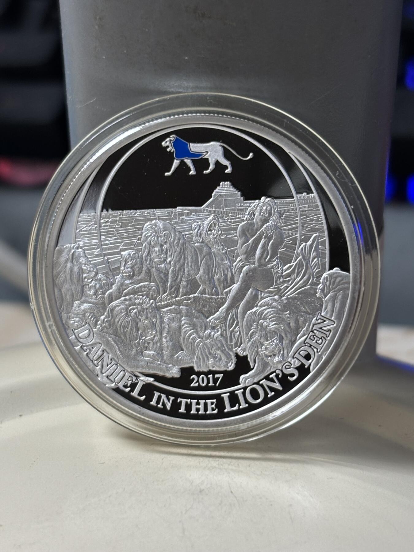 第182期拍卖 2017年帕劳2元精制部分彩色精制银币 圣经故事系列-狮穴中的丹尼尔 发行量：1千 盒证全，1/2盎司
