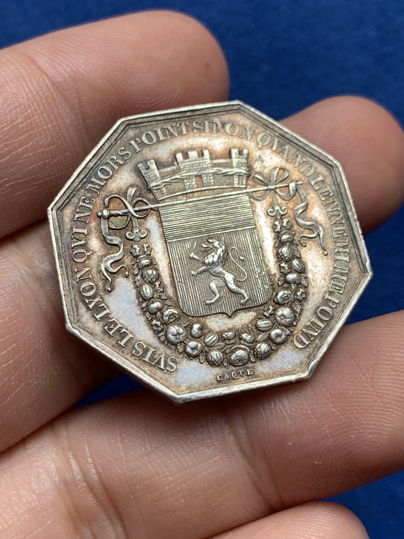 《竞宝斋》第440场 周日，周一，周二 3场连拍 （全场包邮） 法国里昂商会八角银质代币，16.27g，31.8mm，油灯边铭