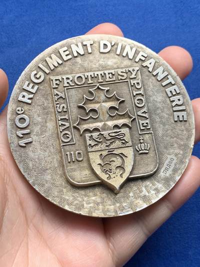 《竞宝斋》第440场 周日，周一，周二 3场连拍 （全场包邮） - 法国第110步兵团镀银大铜章 直径79.5mm 重量182g 背面为110步兵团成立以来参加的重大战役