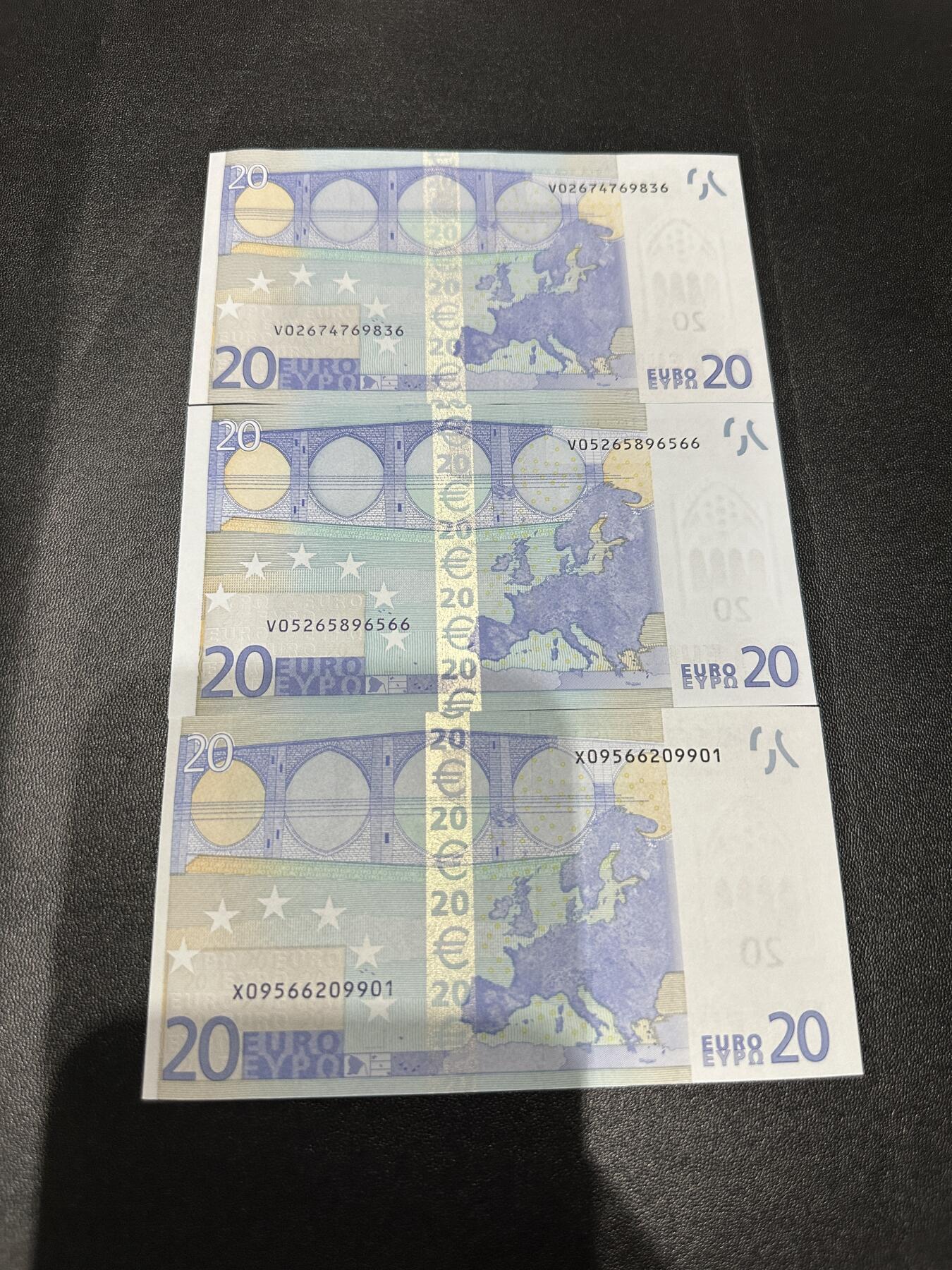 《外钞收藏家》第五百八十六期（品种丰富、精品多）（本平台长期征集拍品、欢迎藏友们联系合作） 一签20欧元 3张一起 全新UNC 2张无47靓号