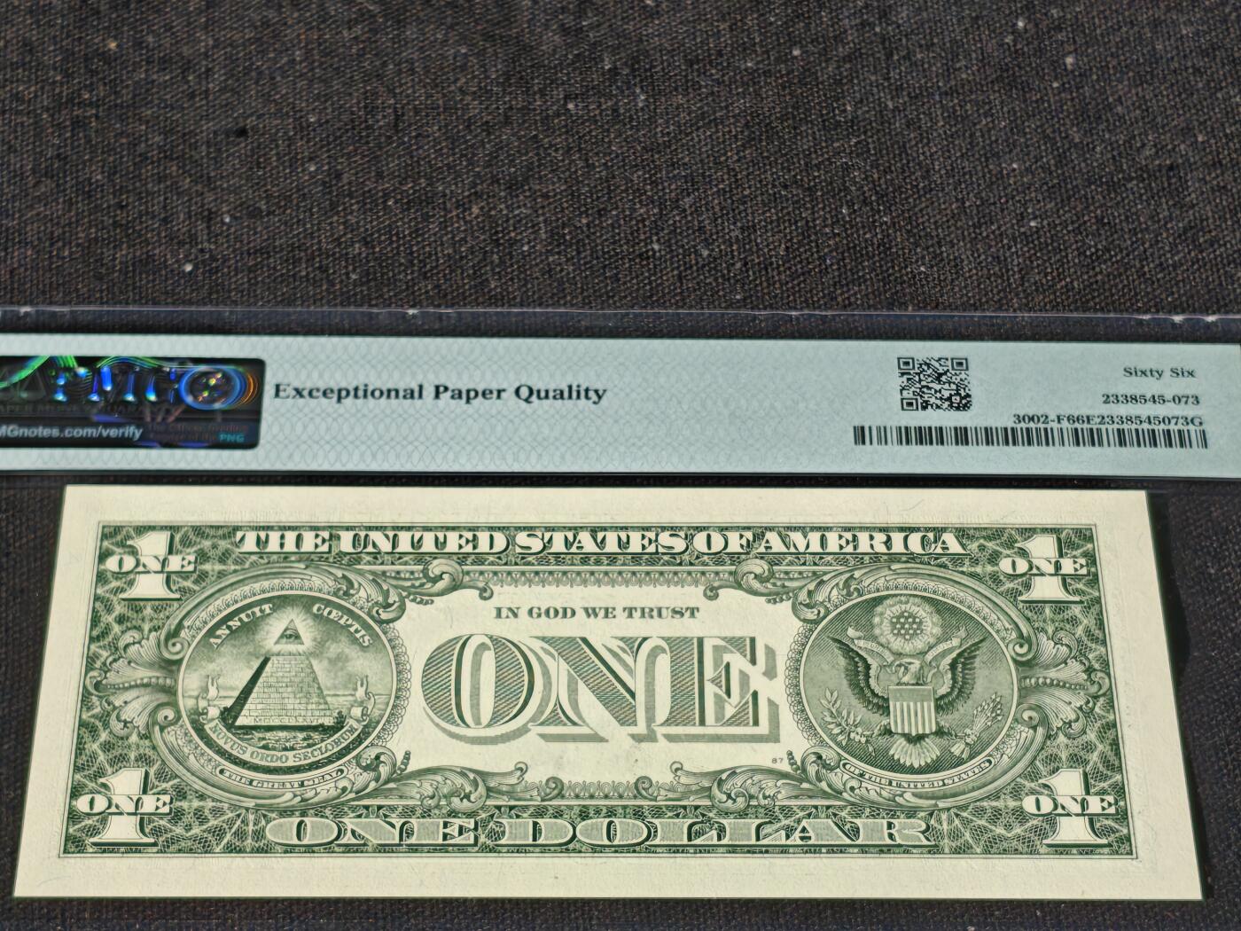 刘世昌艺术品销售中心～虎踞龙蟠*金杨在线联拍群第510期 美国2013年1美元【倒置号】【数3】【双豹子头】（PMG    66E    号码：F66611160L）1枚。