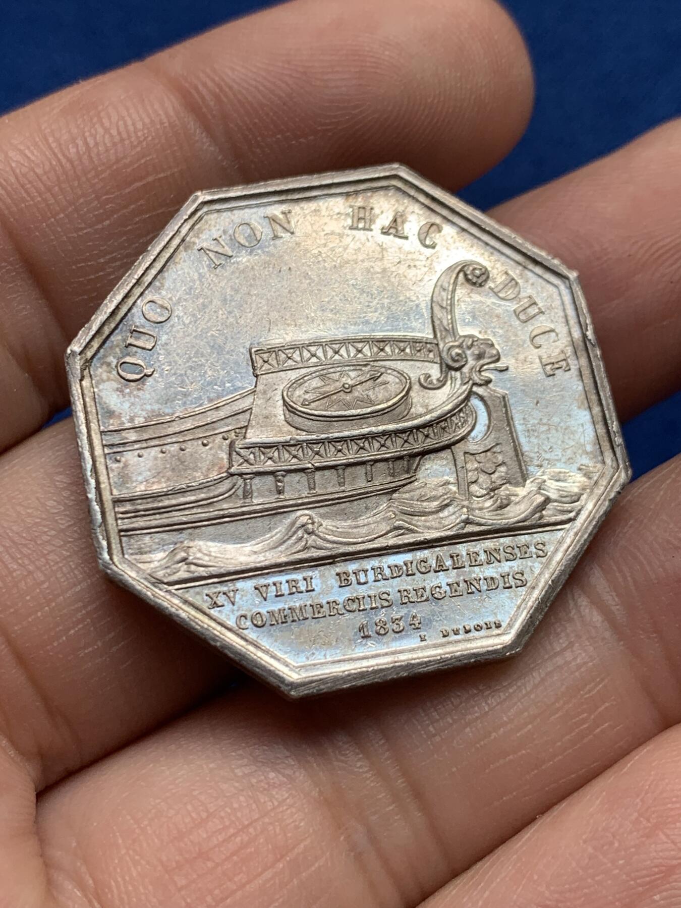 《竞宝斋》第440场 周日，周一，周二 3场连拍 （全场包邮） 法国路易·菲利普头像波尔多商会八角银质代币，20.07g，33.5mm，油灯边铭