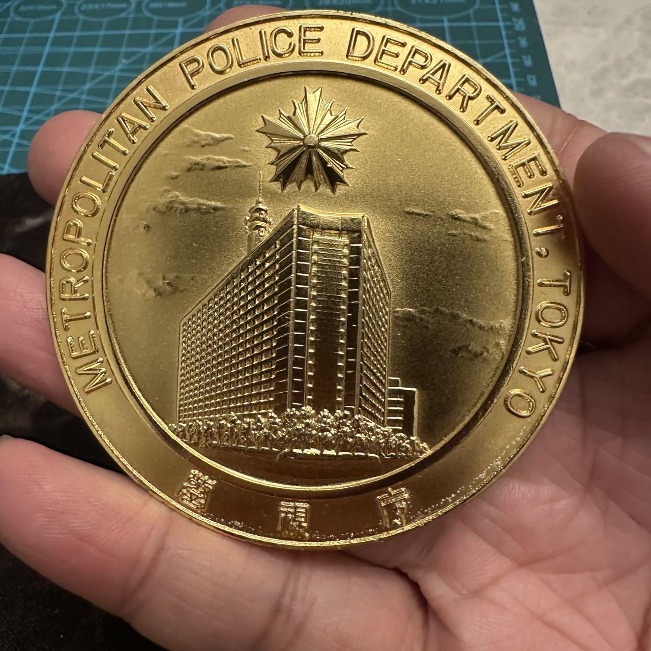 蒂克钱币-第48场日本章牌专场 日本警视厅 警视总监 镀金章 65mm 142g 绒布盒