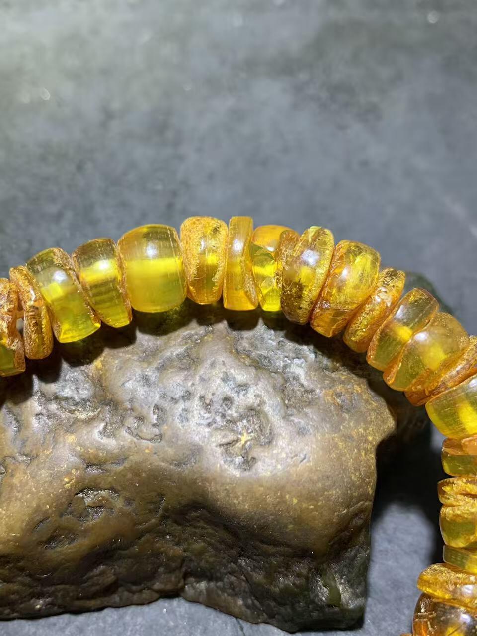 天然原矿俄料蜜蜡原皮随形手串1条！