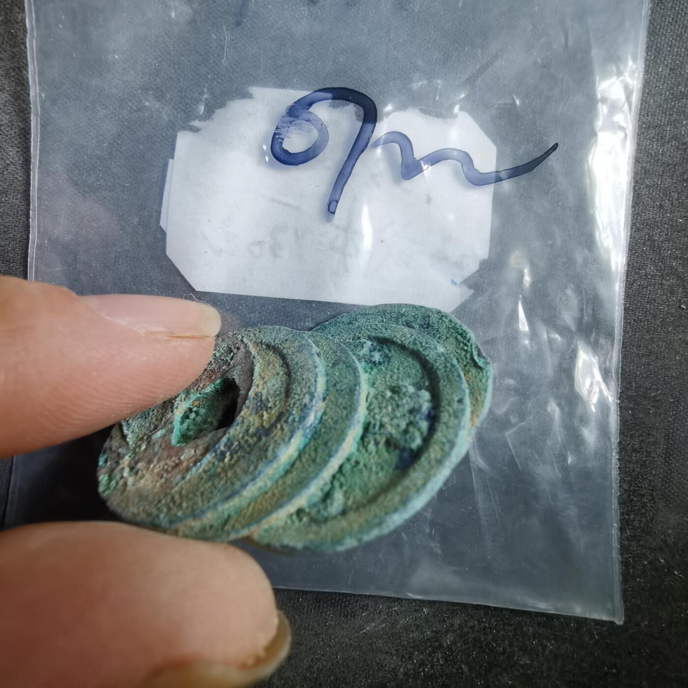 沼泽如烟--第907场 铜钱一组如图粘一起了 4枚