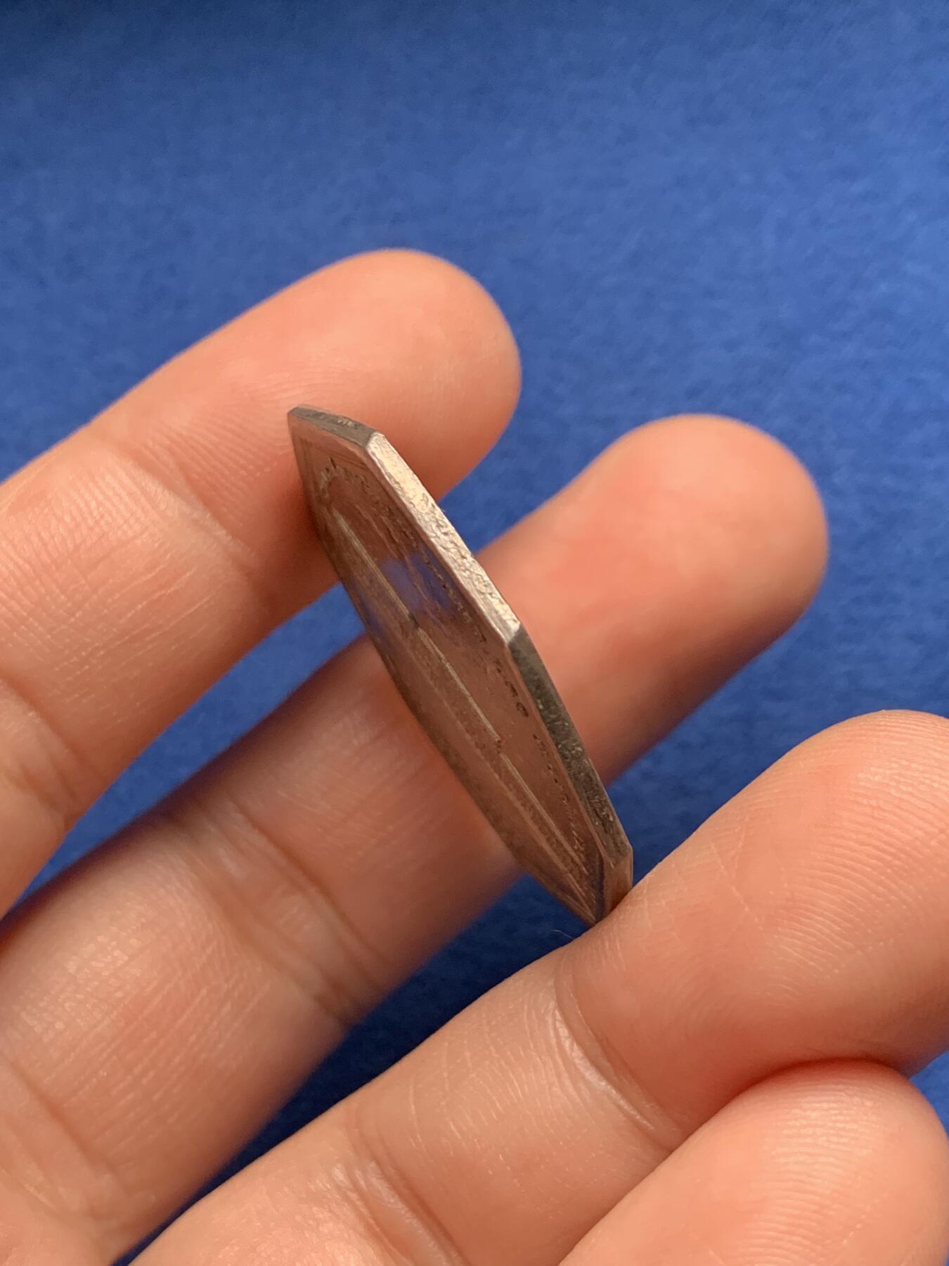 《竞宝斋》第440场 周日，周一，周二 3场连拍 （全场包邮） 法国八角银章，巴黎造币厂与蓬巴杜夫人的贝尔维尤城堡，14g，32.9mm，早期无边铭