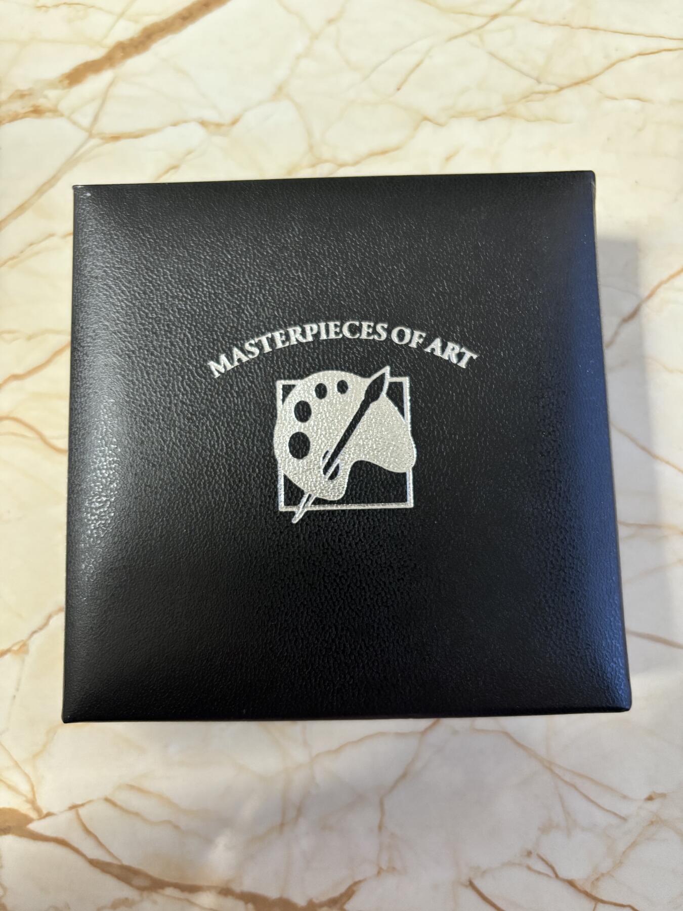 第182期拍卖 2012年库克20元镶水晶彩色精制银币 杰作系列-睡着的浴女（雷诺阿） 3盎司999银 盒证全，有氧化，国外售价在500美金左右，外盒有破