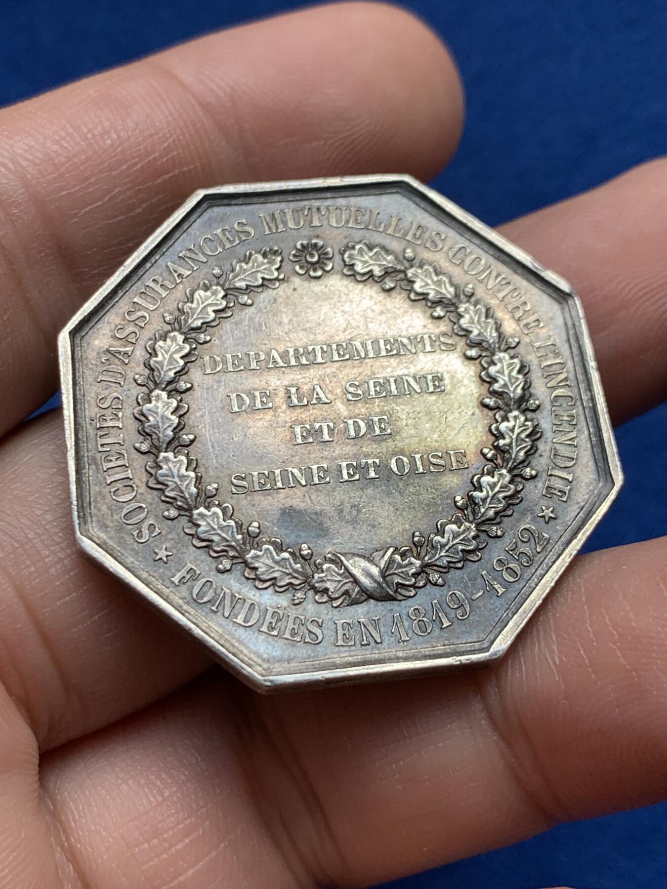 《竞宝斋》第440场 周日，周一，周二 3场连拍 （全场包邮） 法国塞纳-瓦兹火灾保险公司八角银质代币，20.2g，36.2mm，手指边铭