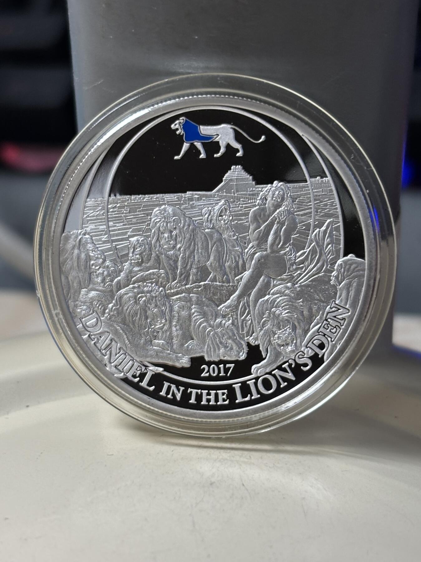 第182期拍卖 2017年帕劳2元精制部分彩色精制银币 圣经故事系列-狮穴中的丹尼尔 发行量：1千 盒证全，1/2盎司