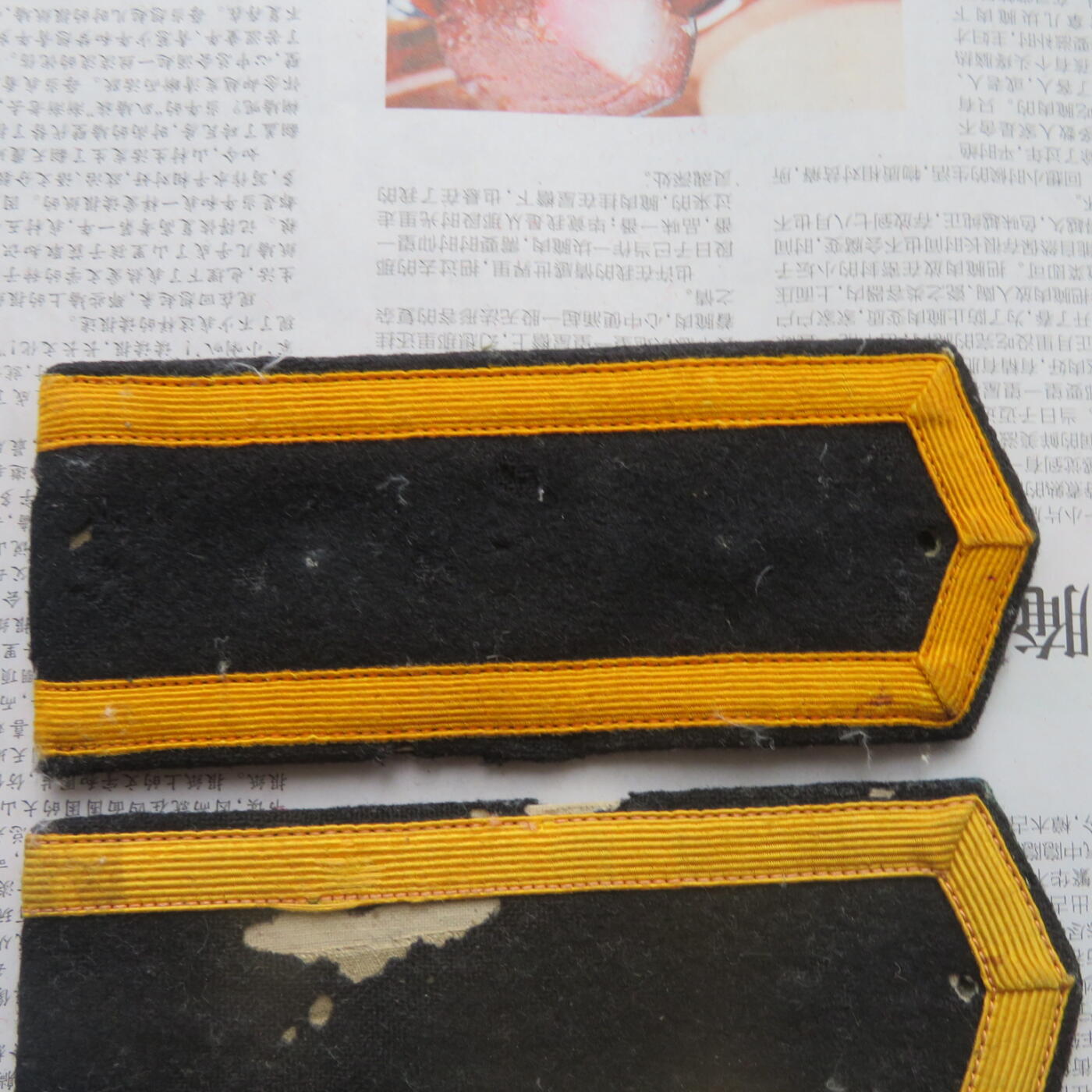 18--后配对55海军学员常服肩章一付（一支扎过孔，两支颜色长度略有差异）