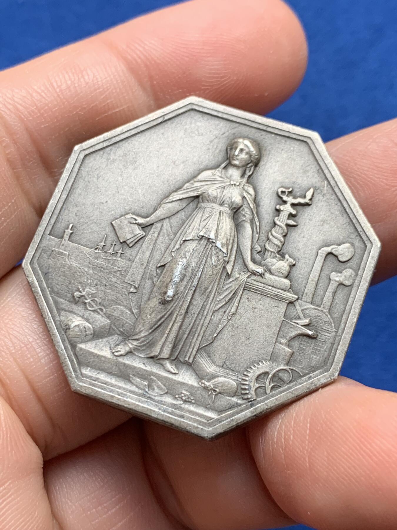 《竞宝斋》第440场 周日，周一，周二 3场连拍 （全场包邮） 法国八角银章，兴业银行，22.49g，37.3mm，丰饶角1argent边铭